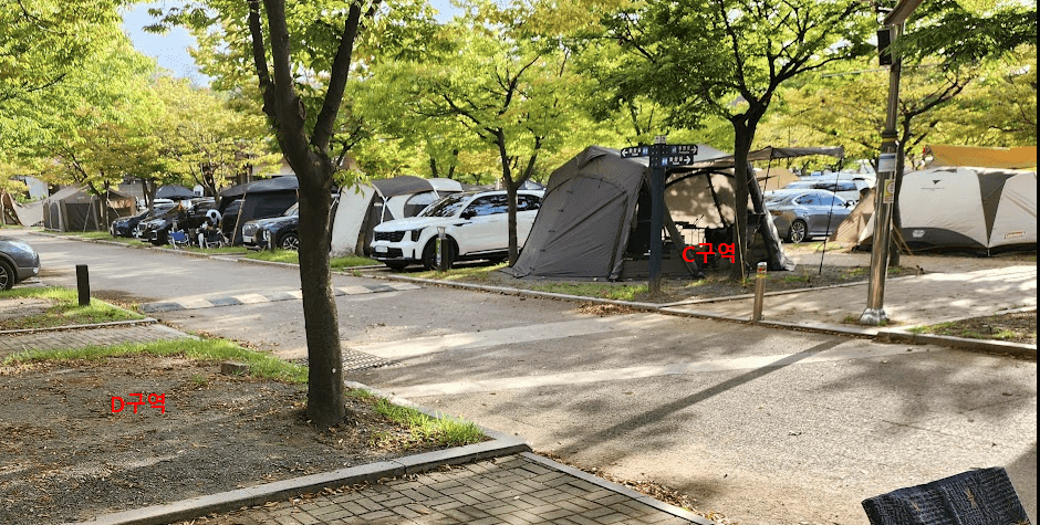 학암호오토캠핑장 D구역에서 C구역을 바라본 모습